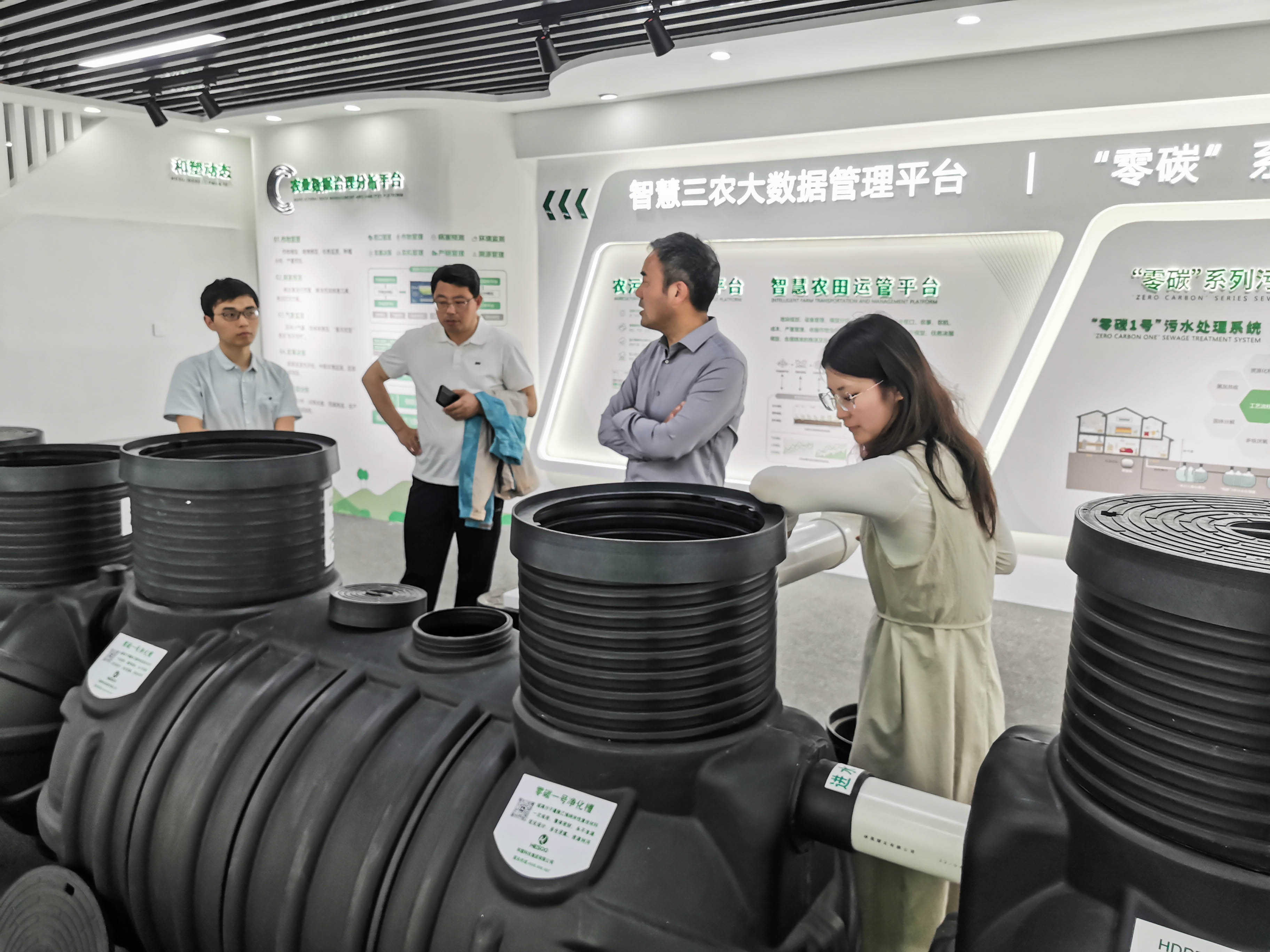 鹽都區住建等部門領導來我司參觀考察